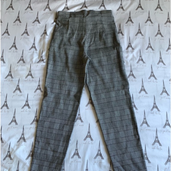 BLACK AND WHITE PLAID TIGHT CAPRIS - Picture 3 of 6